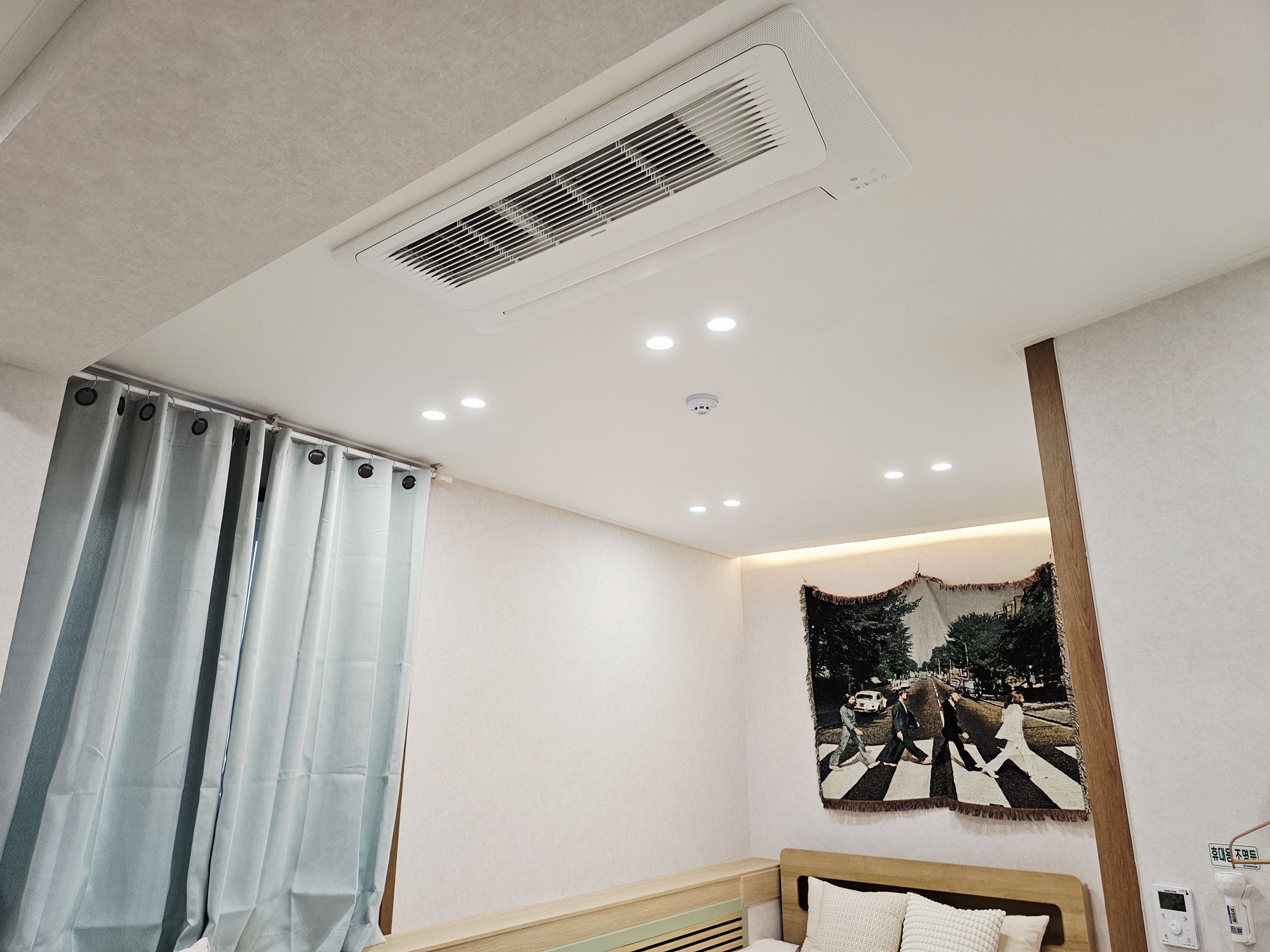Room 2 Image 8